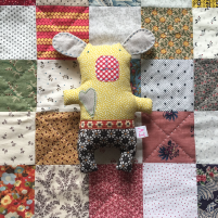 Babyquilt multicolor met hartendiefje